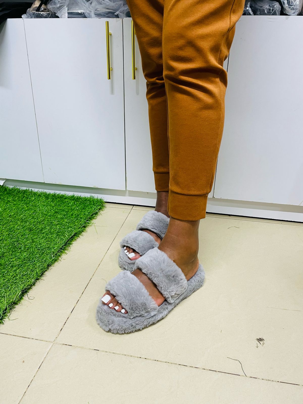 Cozy Fluffy Sandals Slides for Women Indoor and Outdoor Wear