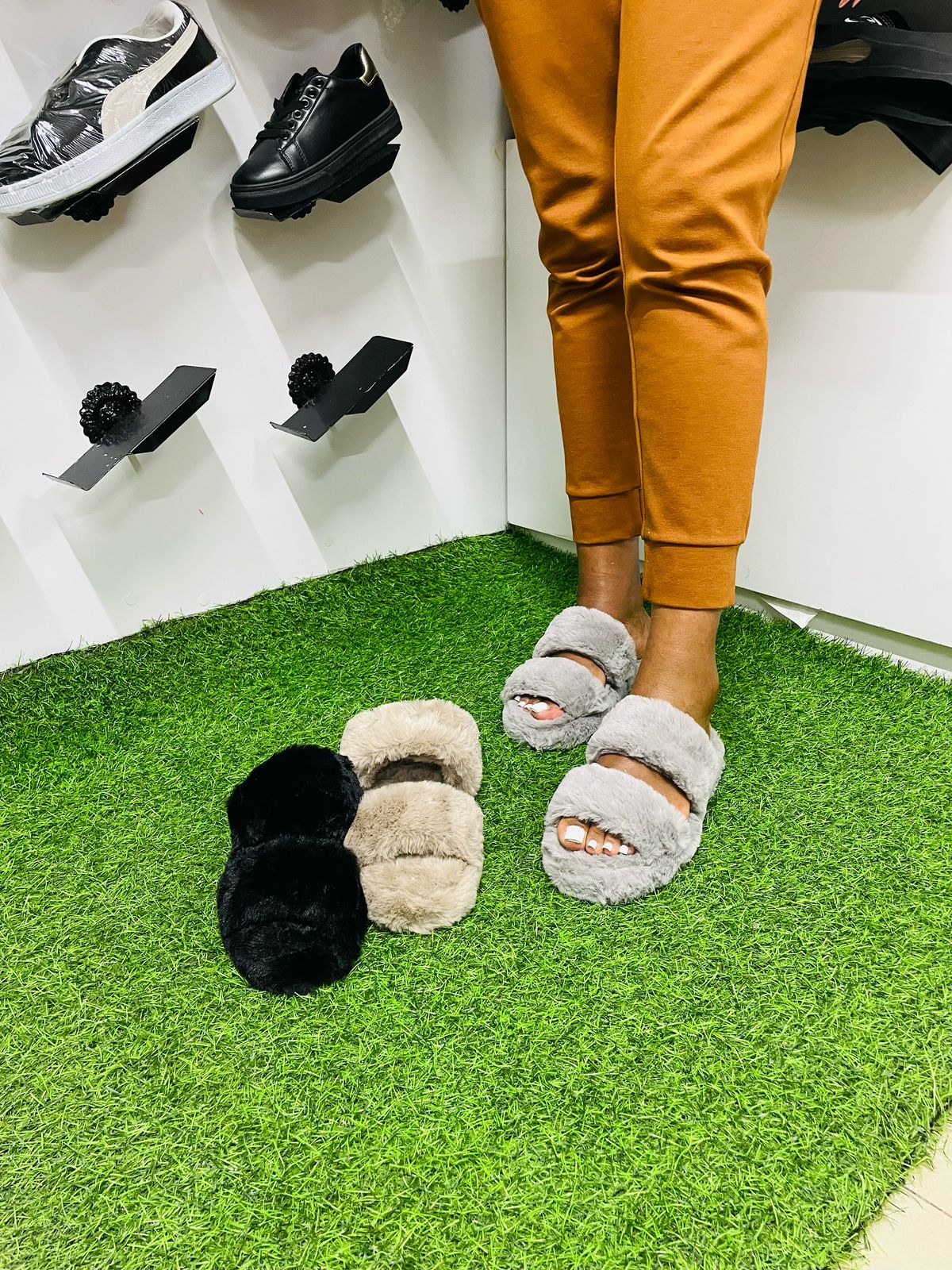 Cozy Fluffy Sandals Slides for Women Indoor and Outdoor Wear